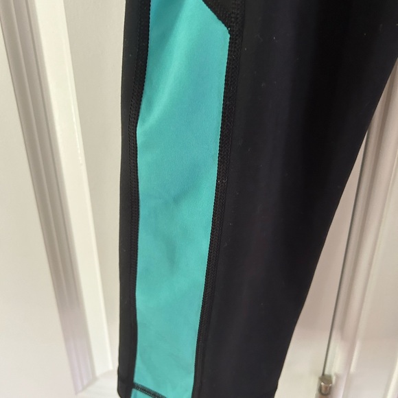 Adidas crop leggings -medium - Picture 4 of 8